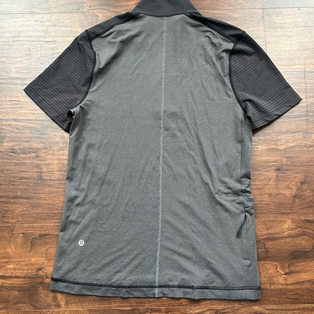 Vintage Lululemon Mens Short Sleeve 1/4 Zip 
Size Small 
Gray Black - Picture 6 of 8